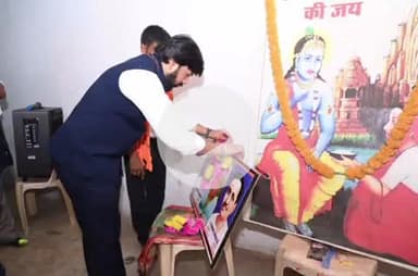 आरंग: आरंग विधानसभा क्षेत्र के ग्राम अमेरी में आज डॉक्टर श्यामा प्रसाद मुखर्जी जी के बलिदान दिवस पर श्रद्धा सुमन अर्पित किए गए