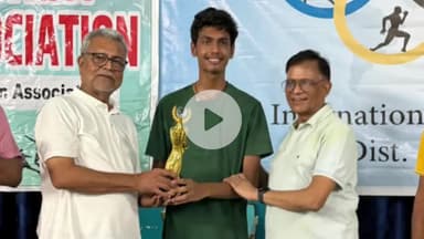 लोहरदगा: विश्व ओलंपिक दिवस पर जिला बैडमिंटन एसोसिएशन द्वारा इंडोर स्टेडियम में बैडमिंटन टूर्नामेंट का आयोजन