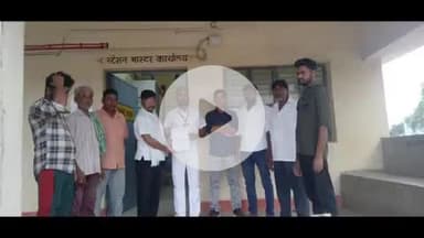 सुपौल: युवा कांग्रेस के बिहार प्रदेश सचिव लक्ष्मण कुमार झा ने समर्थकों के साथ गढ़ बरूआरी रेलवे स्टेशन पर किया प्रदर्शन