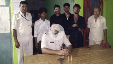 सहार: पुरहारा गांव के समीप विशंभरपुर रोड पर छापेमारी में तीन युवक एक देशी पिस्टल व दो कारतूस के साथ गिरफ्तार