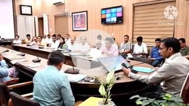 देहरादून: त्रिस्तरीय पंचायत चुनाव को लेकर जिला प्रशासन तैयारियों में जुटा, जिला निर्वाचन अधिकारियों ने की बैठक