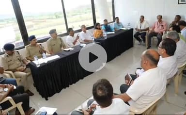 तानसेन: क्रिकेट स्टेडियम के सभाकक्ष में हुई बैठक, ज़िले के प्रभारी मंत्री रहे मौजूद