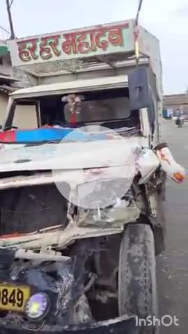 शिवहर: रसीदपुर में बस में पीछे से पिकअप ने मारी टक्कर, पिकअप के उड़े परखच्चे