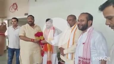 बलरामपुर: जिले के दौरे पर पहुंचे केंद्रीय सहकारिता एवं उड्डयन राज्य मंत्री को कलेक्ट्रेट में दिया गया गार्ड ऑफ ऑनर