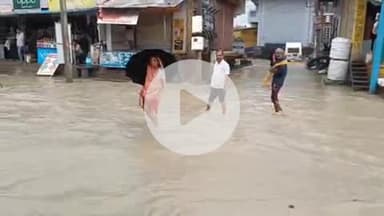 पीपलदा: इटावा में मूसलाधार बारिश से सड़कें बनी तालाब व घरों में पानी घुसा, प्रशासन अलर्ट