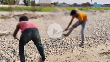 पडरौना: रवींद्र नगर धूस में निर्माणाधीन नवीन मंडी परिसर में बाल मजदूरी का मामला, नाबालिग बच्चों का काम करते हुए वीडियो आया सामने