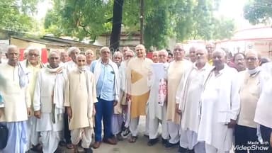 मिर्ज़ापुर: संयुक्त पेंशनर्स कल्याण समिति उत्तर प्रदेश के सदस्यों ने कलेक्ट्रेट में प्रदर्शन कर डीएम को पत्रक सौंपा