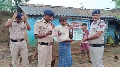 कहलगांव: मुरहन गांव में अग्निशमन पुलिस ने आग से बचाव के लिए लोगों को दिए दिशा-निर्देश