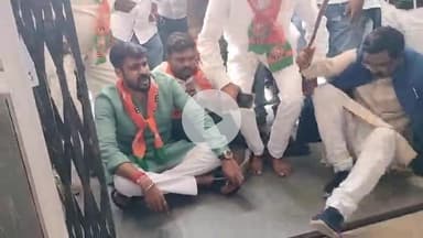 बूरमू: सरकार की नीतियों से नाराज भाजपा ने बुढ़मू प्रखंड मुख्यालय में किया आक्रोश प्रदर्शन