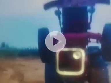 हसनपुर: रहरा के गांव बुरावली में ट्रैक्टर से खतरनाक स्टंट करते ट्रैक्टर चालक का वीडियो हुआ वायरल