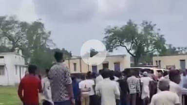 सीतामऊ: दीपाखेड़ा में स्कूली छात्रा के अपहरण की आशंका में 1 व्यक्ति पकड़ा गया, 3 भागे, ग्रामीणों ने कार में आग लगाई