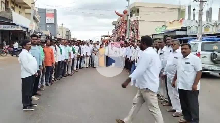 పెగడపల్లె: రైతు భరోసా నిధులు విడుదల చేసిన సందర్భంగా పెగడపల్లిలో రైతుల సంబరాలు