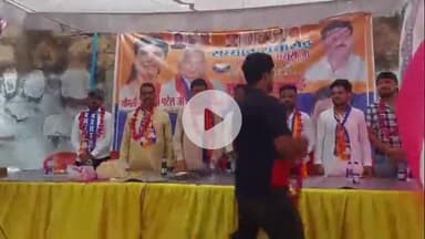 झांसी: अपना दल एस के अल्पसंख्यक मंच के प्रदेश अध्यक्ष चौथी बार बनने पर उन्नाव गेट बाहर कार्यकर्ताओं ने किया सम्मान