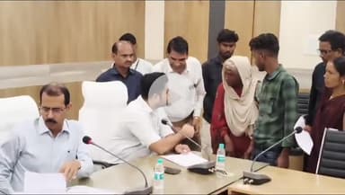 सिंगरौली: कलेक्टर कार्यालय में आयोजित जनसुनवाई में 160 आवेदन हुए प्राप्त, कलेक्टर चन्द्रशेखर शुक्ला ने सुनीं समस्याएँ