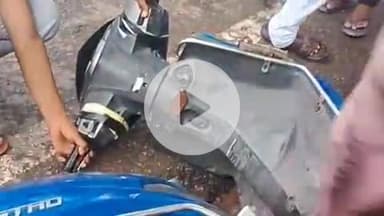 झांसी: बबीना थाने के पास स्कूटी सवार व्यक्ति ने स्कूटी में छुपा सांप का बच्चा देखकर स्कूटी छोड़कर भागा, वीडियो हुआ वायरल