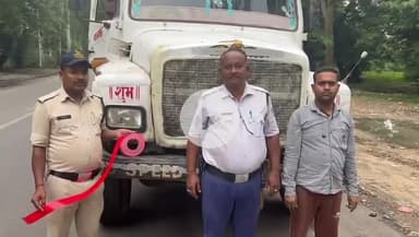 सिंगरौली: आरटीओ उड़नदस्ता विभाग ने पेंडिंग 66 वाहनों से 10 लाख रुपये से अधिक का शुल्क वसूला