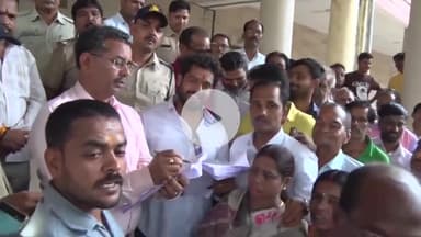 इंदौर: नंद बाग कॉलोनी के लोगों ने कलेक्टर कार्यालय पर प्रदर्शन कर शराब दुकान खुलने का किया विरोध, कलेक्टर के नाम दिया ज्ञापन