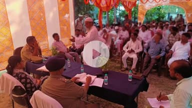 रामपुर: मंगलवार को थाना भोट परिसर में आगामी मुहर्रम को लेकर ताजियेदारों के साथ पुलिस और प्रशासन ने की बैठक