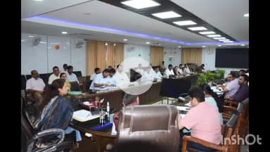 बागपत: डीएम ने डिस्टिक कोऑपरेटिव डेवलपमेंट कमेटी की बैठक में अधिकारियों को दिए आवश्यक दिशा-निर्देश