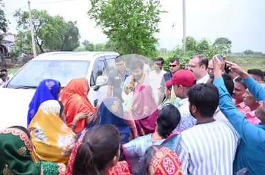 आरंग: शासकीय स्कूल कुसमी पलारी में साला प्रवेश उत्सव में आरंग विधायक गुरु खुशवंत साहेब जी मुख्य अतिथि के तौर पर शामिल हुए