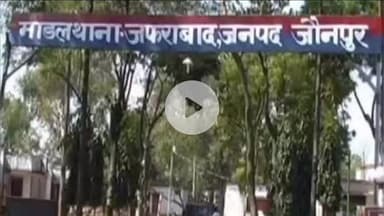 जौनपुर: विजयीपुर घाट पर पीपा पुल बनाने की मांग को लेकर सामाजिक कार्यकर्ता ने कलेक्ट्रेट में जिलाधिकारी को सौंपा ज्ञापन