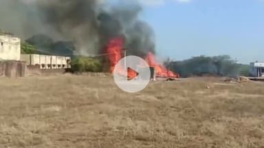 சாத்தான்குளம்: சாலைப்புதூரில் தனியார் பள்ளி பின்புறம் உள்ள இடத்தில் தீ விபத்து