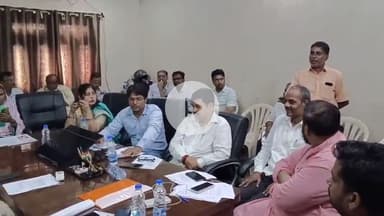 बेतिया: नगर निगम सभागार में चालकों की सुविधा के लिए बैठक संपन्न, शहर में बनेंगे ई-रिक्शा चार्जिंग स्टेशन; महापौर ने दी जानकारी