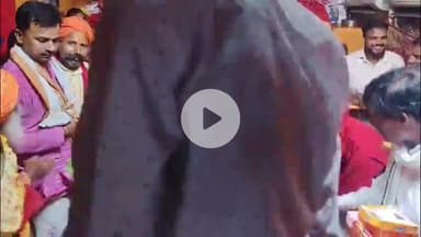 कादीपुर: महावीरन बिजेथुआ पावन धाम पर देश शाम तक मेला रहा शुरू, श्रद्धालुओं ने विधि विधान के साथ की पूजा-अर्चना