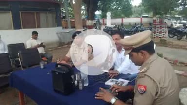 बलरामपुर ललिया थाना परिसर में आगामी मोहर्रम जुलूस निकालने को लेकर पीस कमेटी की बैठक हुई बैठक में एसडीएम सदर हेमंत गुप्ता