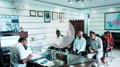 कोडरमा: उपायुक्त कोडरमा ऋतुराज की अध्यक्षता में समाहरणालय में जनसमस्याओं के समाधान हेतु जनता दरबार का आयोजन