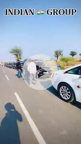 शादियों में एक जैसी गाड़ियों के लिए सम्पर्क करें -9462143066