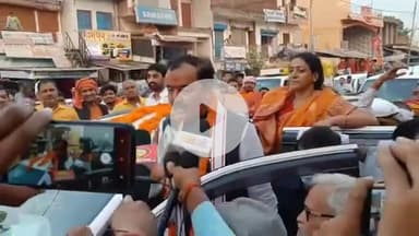 विधायक मेजा श्रीमती नीलम उदयभान करवरिया जी की मांग को स्वीकारते हुए माननीय केशव जी ने जनता के बीच गंगा पर पक्के पुल के निर्माण की घोषणा की!
#हमारा_विधायक_हमारी_शान