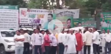 पटना ग्रामीण: राबड़ी आवास पर भारी संख्या में लोगों ने लालू प्रसाद यादव से की मुलाकात