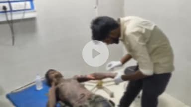 आरा: चांदी के समीप से जले युवक को पुलिस ने सदर अस्पताल में कराया भर्ती, युवक कैसे जला ये स्पष्ट नहीं