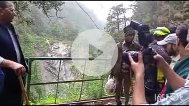 राजगढ़ी: डीएम प्रशांत आर्य ने यमुनोत्री पैदल मार्ग पर नौ कैंची बैंड के पास पहुंचकर रेस्क्यू अभियान का लिया जायजा