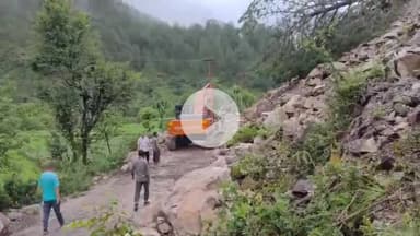 घाट: नंदानगर मोटर मार्ग मंगरौली के पास 5 घंटे बाद यातायात के लिए हुआ सुचारू, लोगों ने ली राहत की सांस