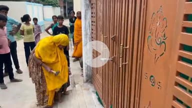 मिर्ज़ापुर: कछवा में दूसरी महिला से शादी कर पति 4 महीने से है फरार, पहली पत्नी ने तोड़ा ससुराल का ताला