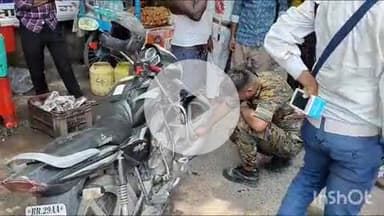 गोपालगंज: शहर के कलेक्ट्रेट पथ पर यातायात डीएसपी ने चलाया अभियान, सड़क पर बाइक व कार चलाने वालों की निकाली हवा