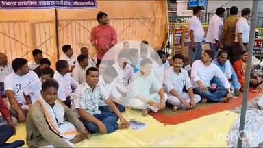 गोपालगंज: शहर के आंबेडकर चौक पर ग्रामीण आवास सहायक संघ के धरना प्रदर्शन में राजद जिलाध्यक्ष हुए शामिल