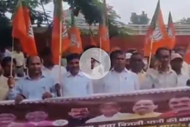 ओरमांझी: अंचल कार्यालय में जन समस्याओं को लेकर बीजेपी ने किया प्रदर्शन, बड़ी संख्या में नेता और कार्यकर्ता रहे मौजूद