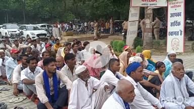 बागपत: सुल्तानपुर हटाना में अवैध कब्जे को हटाने को लेकर ग्रामीणों ने भीम आर्मी पार्टी के कार्यकर्ताओं के साथ किया प्रदर्शन