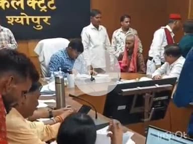 श्योपुर: कलेक्टर कार्यालय में आयोजित जनसुनवाई में 171 आवेदन हुए प्राप्त, कलेक्टर अर्पित वर्मा ने सुनीं समस्याएँ