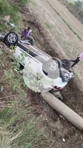 कुसमी धानापुर चंदौली आम्ही रोड बनारस से जमानिया यह गाड़ी जा रही थी और इसी बीच ड्राइवर को नींद आने से या हादसा हो गया करी