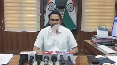 मंझनपुर: रामाधीन का पूरा में कच्चा मकान ढहने से महिला की मौत, पति गंभीर घायल, प्रशासन ने ₹4 लाख की मदद का किया ऐलान