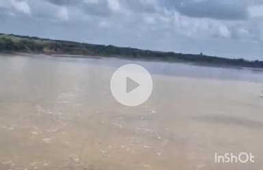 उरई: डकोर थाना क्षेत्र में भारी बारिश के बाद बढ़ा बेतवा नदी का जलस्तर, ग्रामीणों में मचा हड़कंप