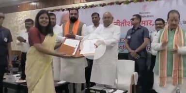 पटना ग्रामीण: मुख्यमंत्री नीतीश कुमार ने सचिवालय में 101 सहायक वास्तुविदों को नियुक्ति पत्र वितरित किए