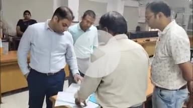 लाडपुरा: कलेक्ट्रेट परिसर के दौरे पर निकले जिला कलक्टर, विभिन्न अनुभागों की कार्यप्रणाली एवं व्यवस्थाओं का लिया जायजा