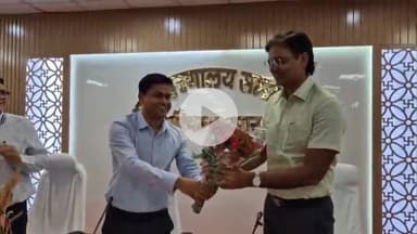 बेतिया: समाहरणालय सभागार में बाढ़ और सूखा-2025 की तैयारी को लेकर समीक्षा बैठक संपन्न