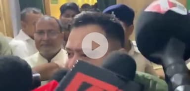 पटना ग्रामीण: कथावाचकों के सर मुंडवाने को लेकर तेजस्वी यादव ने राजद कार्यालय में कहा, भाजपा शासन में हो रहा अन्याय