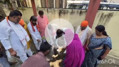 देेेवरिया: दयाशंकर सिंह ने जिला पंचायत सभागार में कहा- सत्ता के मद में कांग्रेस ने लोकतांत्रिक संस्थाओं को रौंदा